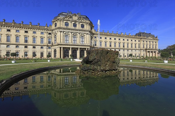 The Würzburg Residence and Court Garden with Garden Fountain, Park Side, UNESCO World Heritage Site, Würzburg, Lower Franconia, Bavaria, Germany, Europe