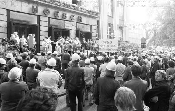 IG Metall warning strike at Hoesch AG Westfalenhuette to preserve co-determination on 29.07.1980 in Dortmund, Germany, Europe