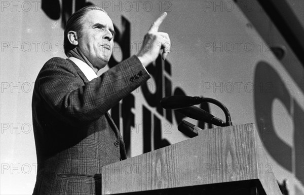 A rally of the Christian Democratic Union (CDU) with CSU Chairman Franz-Josef Strauss in Duisburg on 12 December 1974. Karl Carstens, Germany, Europe