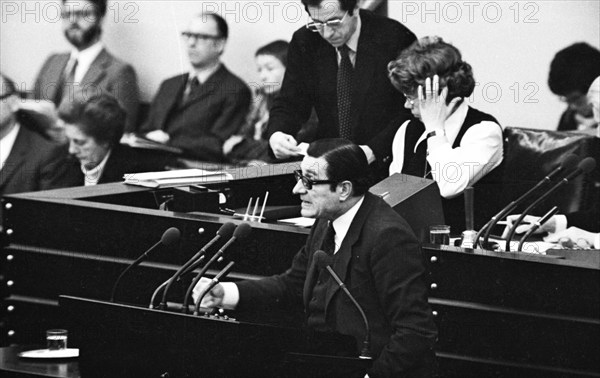 The German Bundestag with the debate on the Radical Decree on 15.11.1974 in Bonn.Werner Maihofer (FPD) at the lectern, Germany, Europe