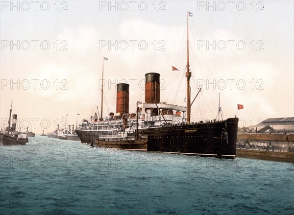 Die R.M.S. Campania, ein britischer Ozeandampfer der Cunard Steamship Line, auf dem Fluss Mersey, England, um 1890, Historic, digitally restored reproduction from a 19th century original, the R.M.S. Campania, a British ocean liner of the Cunard Steamship Line, on the River Mersey, around 1890, Historic, digitally restored reproduction from a 19th century original