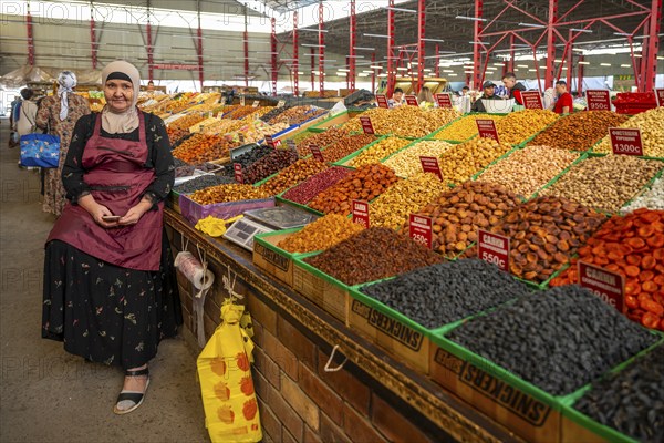 Vendor selling sweets, dried fruit and nuts, market stall at the Osh Bazaar, Bishkek, Kyrgyzstan, Asia