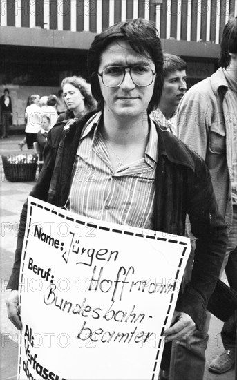 The Dortmund Regional Court's court hearing against train conductor Hans-Juergen Langmann was accompanied by protests from other victims of the Radical Decree, Germany, Europe