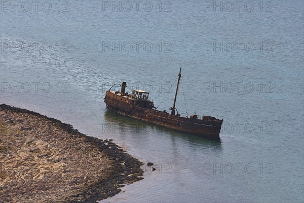 Gramvoussa peninsula, shipwreck, wrecked freighter, rusty wreck, pirate bay, Balos, Tigani, West Crete, island of Crete, Greece, Europe