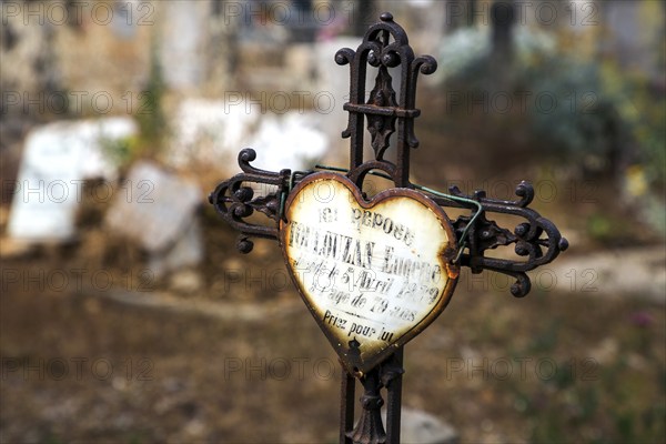 Cross on gravestone, cemetery in Puimoisson, Provence, region Provence-Alpes-Côte d'Azur, département Alpes-de-Haute-Provence, France, Europe