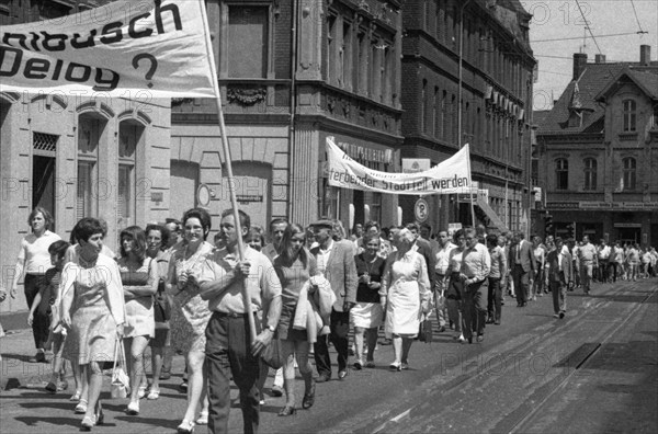 With black flags, mourning and anger, workers of Delog, a factory for flat glass, demonstrated in Gelsenkirchen on 13 July 1971 for the preservation of their jobs