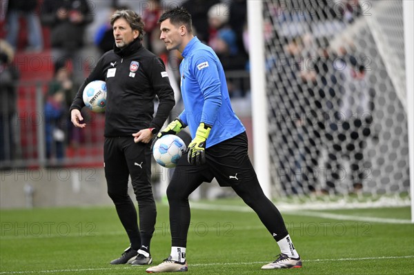 Warm-up training goalkeeper Kevin Müller 1. FC Heidenheim 1846 FCH (01) with goalkeeping coach Bernd Weng 1. FC Heidenheim 1846 FCH Allianz Arena, Munich, Bavaria, Germany, Europe