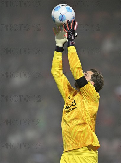 Goalkeeper Kevin Trapp Eintracht Frankfurt SGE (01) Action Voith-Arena, Heidenheim, Baden-Württemberg, Germany, Europe