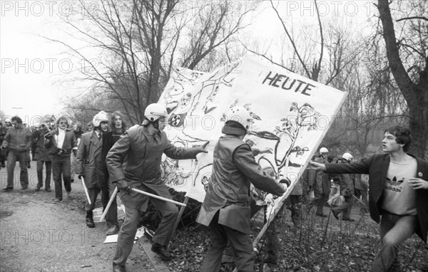 The party congress of the National Democratic Party of Germany (NPD) triggered protests against neo-Nazism, fascism and war on 08.12.1979 in Ketsch, Germany, Europe