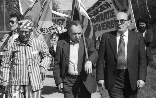 In memory of the 68 victims of the Gestapo who were shot in the Wenzelberg gorge on 13.04.1945, Nazi victims and anti-fascists demonstrated in Solingen, Germany on 13.04.1980