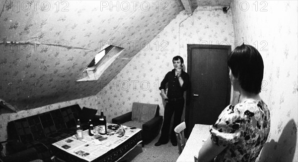 The rent profiteering with guest workers in the district according to a tried and tested pattern, equipping a 3-room flat with approx. 9 beds and a bed rent of 100 DM, here on 13.9.1974 in Duisburg, Germany, Europe