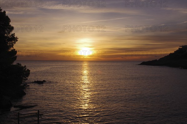 Sunrise, Sea, Landscape, Dawn, Sunlight, Sa Font de sa Cala, Majorca, The rising sun casts its light on the water of the Mediterranean Sea