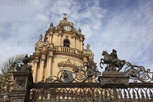 Old Town of Ragusa, the Collegiate Church of San Giorgio or Cathedral of Saint George in the late Baroque district of Ragusa Ibla, Unesco World Heritage Site, Sicily, Italy, Europe