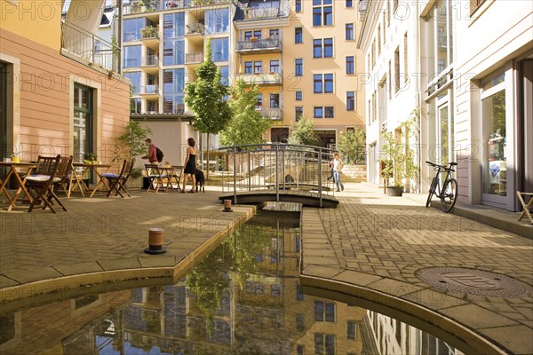 Sonnenhof in Dresden's Neustadt district. The Sonnenhof is located right next to the well-known Kunsthof between Alaunstrasse and Görlitzer Strasse. A particularly beautiful example of the redevelopment of the Outer Neustadt neighbourhood