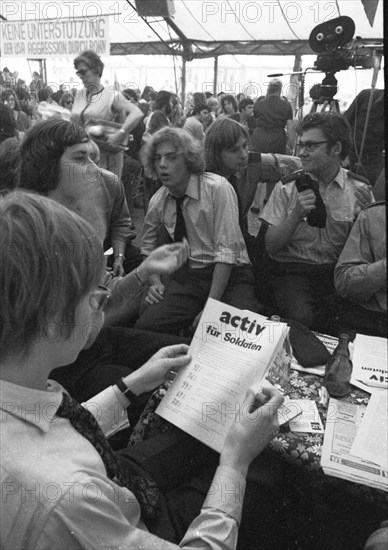 The congress of the DKP-affiliated Socialist German Workers' Youth (SDAJ) on 11.09.1971 in Bremen was accompanied by demonstrations by the youth organisation in Bremen and Wildeshausen, Germany, Europe