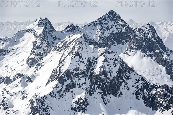 Peaks and mountains in winter, Sellraintal, Stubai Alps, Kühtai, Tyrol, Austria, Europe