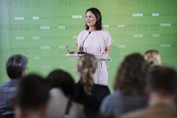 Annalena Baerbock (Buendnis 90 Die Gruenen), Bundesaussenministerin, aufgenommen im Rahmen der Pressekonferenz im deutschen Pavilion auf der COP28 Dubai, 08.12.2023