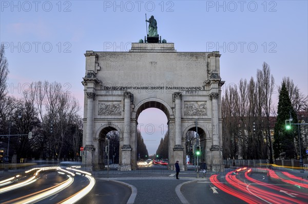 Siegestor by the architect Friedrich von Gärtner (1852), blue hour, Munich, Bavaria, Germany, Europe