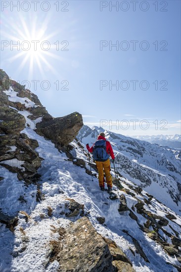 Ski tourers on the Mitterzeigerkogel, mountains in winter, Sellraintal, Kühtai, Tyrol, Austria, Europe