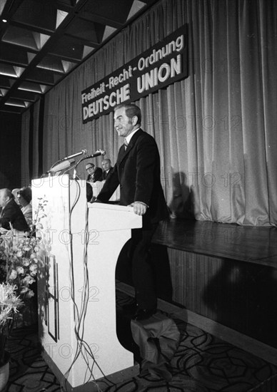 The attempt to found a new right-wing party, here the founding party conference of the German Union (DU) on 12.6.1971 in Düsseldorf, failed due to the resistance of the CDU/CSU parliamentary group, Germany, Europe