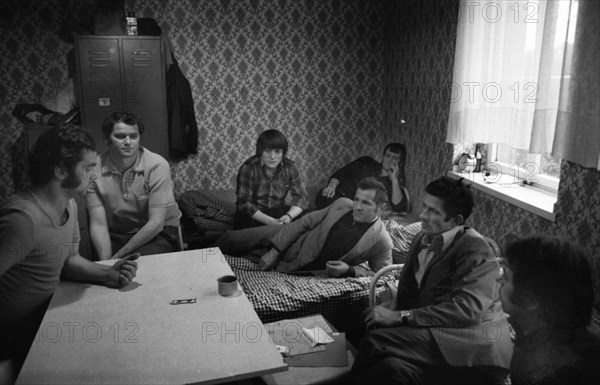 The rent profiteering with guest workers in the district according to a tried and tested pattern, equipping a 3-room flat with approx. 9 beds and a bed rent of 100 DM, here on 13.9.1974 in Duisburg, Germany, Europe