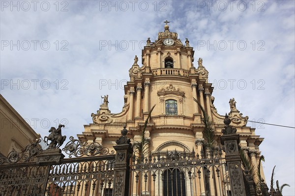 Old Town of Ragusa, the Collegiate Church of San Giorgio or Cathedral of Saint George in the late Baroque district of Ragusa Ibla, Unesco World Heritage Site, Sicily, Italy, Europe