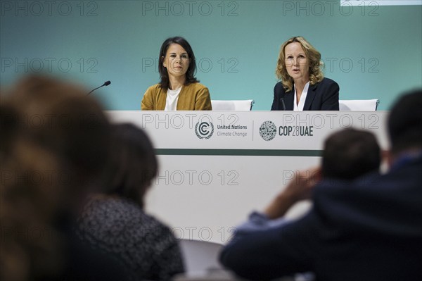 Annalena Baerbock (Buendnis 90 Die Gruenen), Bundesaussenministerin, und Steffi Lemke (Buendnis 90 Die Gruenen), Bundesministerin fuer Umwelt, Naturschutz, nukleare Sicherheit und Verbraucherschutz, aufgenommen im Rahmen einer Pressekonferenz auf bei de