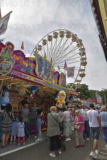 Europe, Germany, Hamburg metropolitan region, Niederschsen, Stade district, Buxtehude, Neukloster, Whitsun market, approx. 130 showmen every year, view of the Ferris wheel, Europe