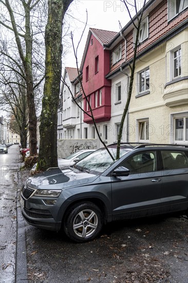 North Rhine-Westphalia, Germany, storm damage, a good 4 metre long branch was broken off by the storm during storm Zoltan and smashed through the windscreen of a parked vehicle, Essen, Europe