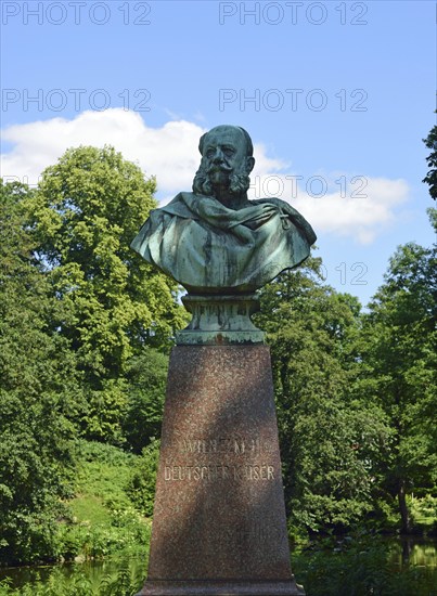 Europe, Germany, Hamburg, Bergedorf district, Bergedorf Castle from the 17th century, only castle in Hamburg, castle park, bronze bust of Wilhelm I, German Emperor, Europe