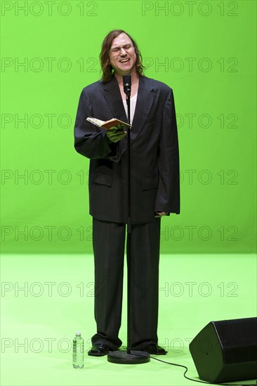 Lars Eidinger reads Die Hauspostille appeals to the reader's emotions and intellect. in Potsdam's Nikolaisaal on 30 June 2024