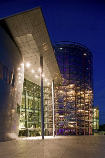 The Gläserne Manufaktur is a Volkswagen Group car factory in Dresden. It was built on the site of the former exhibition grounds at Straßburger Platz in the centre of Dresden, only about 1.5 km from the baroque city centre. In addition to the production facilities, the building also has catering and cultural facilities