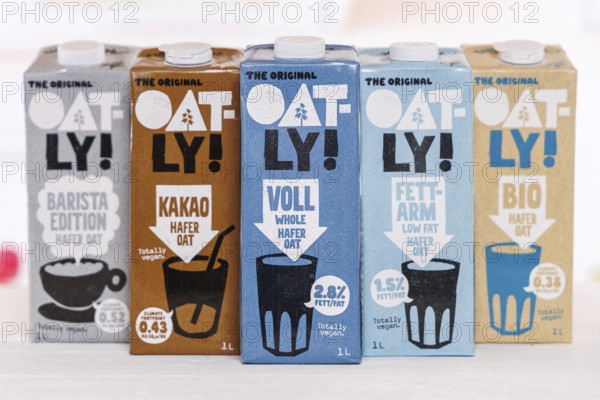 Oatly vegan oat milk milk substitute different flavours