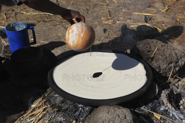 Amhara region, production of flatbread made from teff, typical bread called injera, Ethiopia, Africa