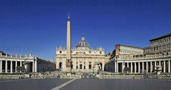 St Peter's Cathedral, St Peter's Basilica, obelisk, Vatican palaces, St Peter's Square, Vatican, Rome, Lazio, Italy, Europe