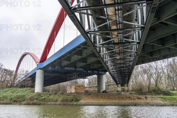 Dilapidated A42 motorway bridge (red arches) over the Rhine-Herne Canal, with massive structural damage, totally closed for the next few months, between the Bottrop-Süd and Essen-Nord junctions, probably for HGVs until a new bridge is built, North Rhine-Westphalia, Germany, Europe