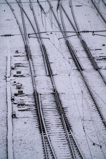 Winter weather, heavy snowfall, railway tracks in front of Essen central station, heated points system, North Rhine-Westphalia, Germany, Europe