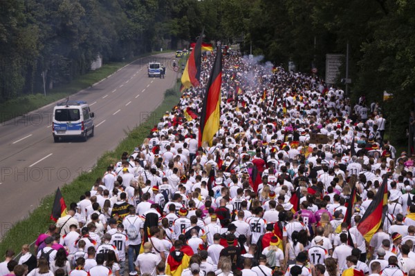 Fan march, from behind, German football fans march to the quarter-final Spain versus Germany, UEFA EURO 2024, European Championship, flags, flags, atmosphere, atmospheric, fan club DFB, German Football Association, police, B14, Cannstatter Straße, Stuttgart, Baden-Württemberg, Germany, Europe