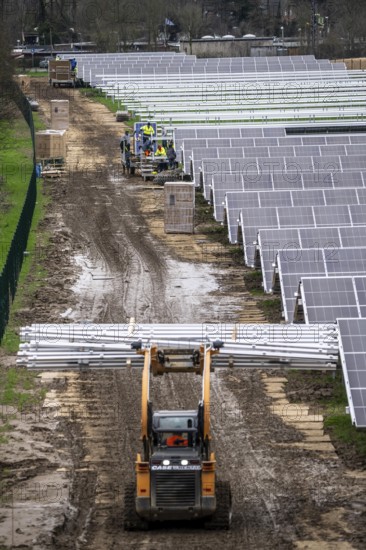 Construction of a solar park in Neukirchen-Vluyn, over 10, 000 solar modules will be installed on 4.2 hectares, which will then generate 6 million kilowatt hours per year, North Rhine-Westphalia, Germany, Europe