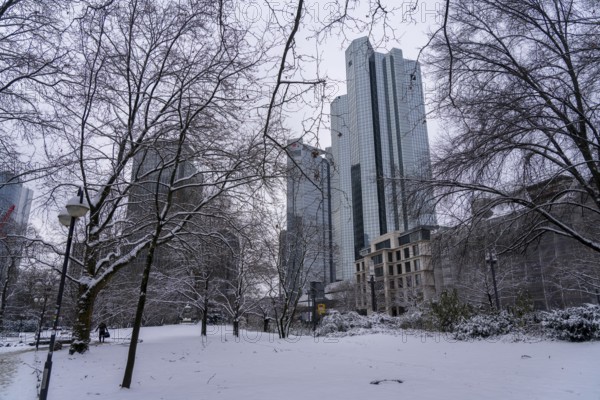 Winter in the city, Deutsche Bank building, Sparkasse, Trianon Frankfurt building, Bergmann Park, Frankfurt am Main, Hesse, Germany, Europe