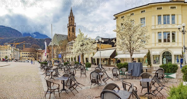 Waltherplatz in Bolzano, South Tyrol, Italy, Europe