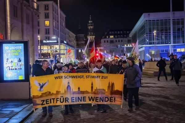 To mark 13 February and the destruction of Dresden in the Second World War, the small right-wing extremist party Freie Sachsen organised a demonstration and marched through the centre of Dresden in front of the Church of Our Lady with revanchist and fantasy flags and loudspeakers. They distorted historical facts, voiced conspiracy theories and shouted slogans that jeopardised the rule of law, Dresden, Saxony, Germany, Europe