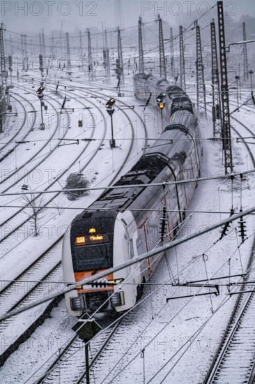 Winter weather, heavy snowfall, railway tracks in front of Essen main station, RE6, RRX, Rhine-Ruhr Express, local train, North Rhine-Westphalia, Germany, Europe