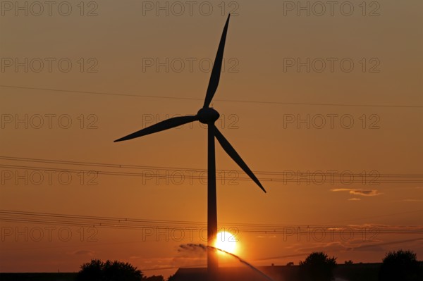 Sunset, wind power plant, field irrigation, silhouettes, Melbeck, Samtgemeinde Ilmenau, Lower Saxony, Germany, Europe