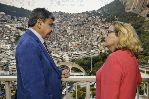 Svenja Schulze (SPD), Federal Minister for Economic Cooperation and Development, during a visit to the Social Aid Registration Centre (Centro Cadastro Unico) . Here with the Brazilian Minister for Social Development, Wellington Dias, in front of the Rocinha favela. Rio de Janeiro, 13.02.2013. Photographed on behalf of the Federal Ministry of Development