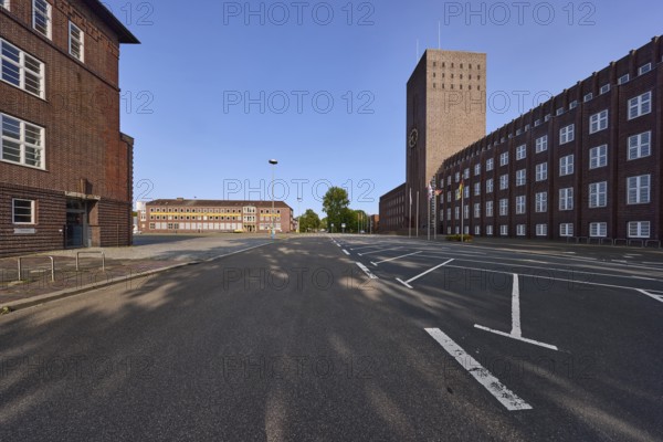 Wilhelmshaven town hall, tax office, former post office, brick architecture with red bricks, blue cloudless sky, corner of Paul-Hug-Straße and Rathausplatz, Wilhelmshaven, district-free city, Lower Saxony, Germany, Europe