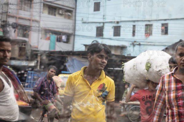 Load carrier, Sadarghat, Dhaka, Bangladesh, Asia