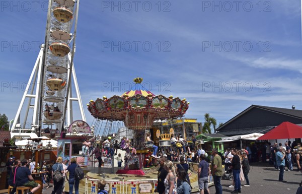 Europe, Germany, Hamburg metropolitan region, Lower Saxony, Stade district, Buxtehude, Neukloster, Whitsun market, approx. 130 showmen every year, historic chain carousel, Europe