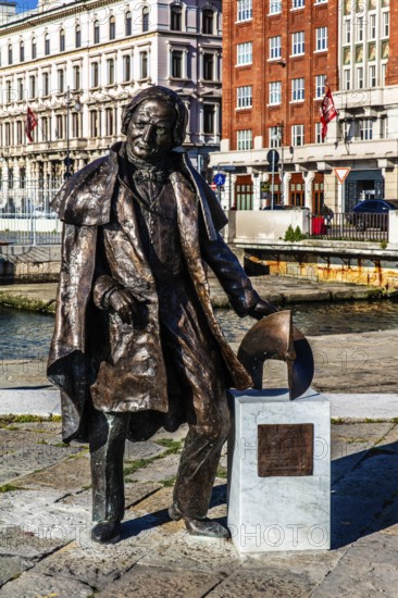 Statue of Josef Ressel, forestry official and ingenious inventor of the ship's propeller, Trieste, harbour town on the Adriatic, Friuli, Italy, Trieste, Friuli, Italy, Europe