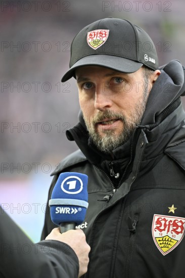 Coach Sebastian Hoeneß VfB Stuttgart, Portrait, Interview, Microphone, Microphone, Logo, ARD, MHPArena, MHP Arena Stuttgart, Baden-Württemberg, Germany, Europe